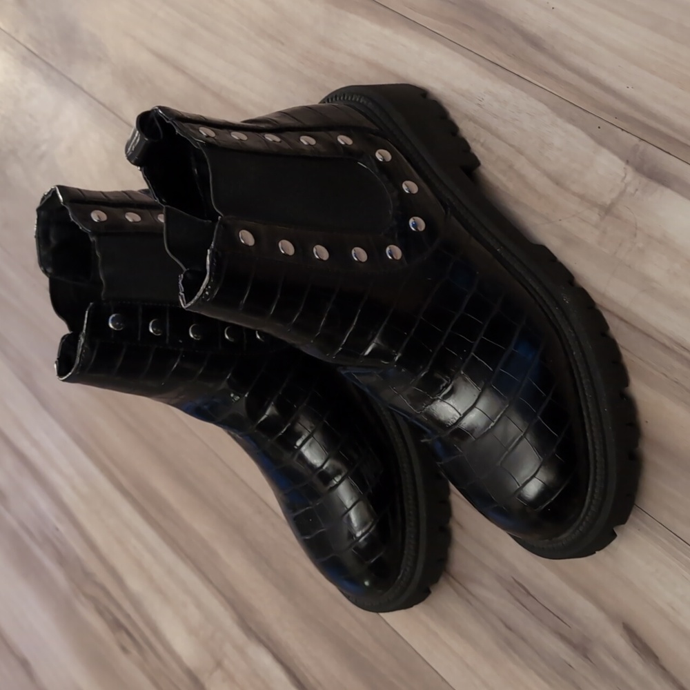 Black Croc-Patterned Ankle Boots with Studs